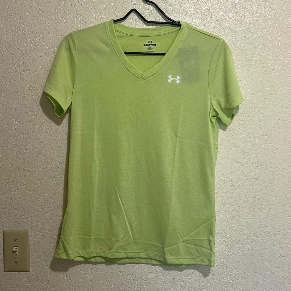 NWT under armour Tech Twist top